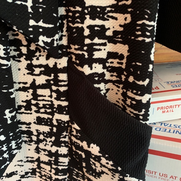 Chris McLaughlin  poly  side neck tie‎ dress with pockets. Worn twice - Picture 4 of 5